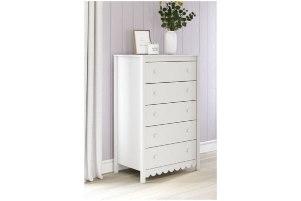 Hallityn White Five Drawer Chest